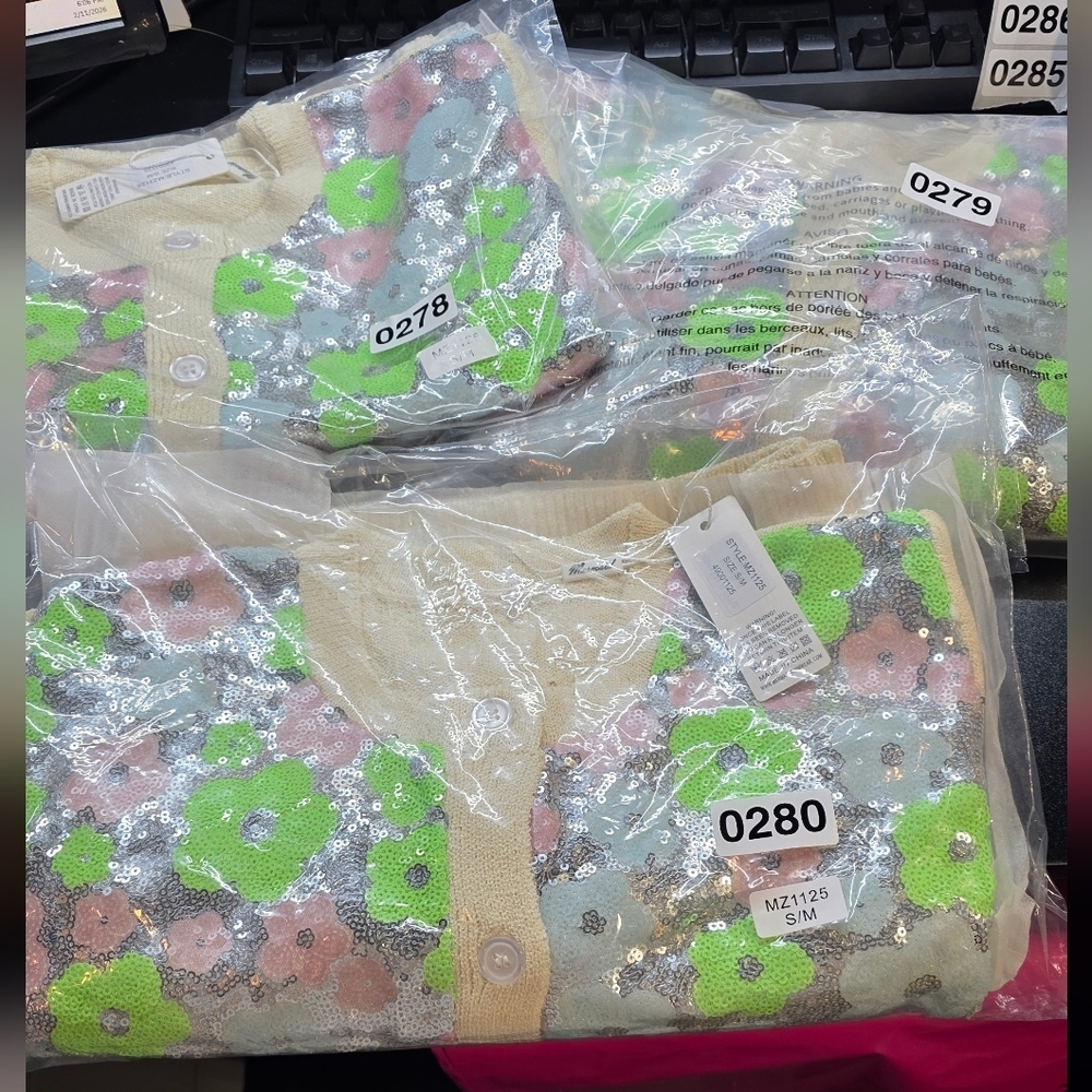 NWT Mermaid Fasion Floral Sequin Cardigan Sweater Size S/M & L/XL Available - Picture 9 of 10